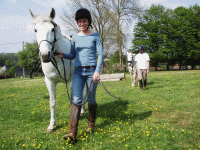 Marie qui remonte après 15 ans d'absence d'équitation.